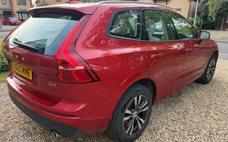 Used Volvo XC60 Momentum 190 HP (139 kW) 2020 Red SUV