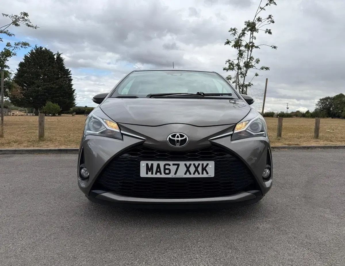 Used Toyota Yaris Design 111 HP (81 kW) 2017 Bronze Hatchback