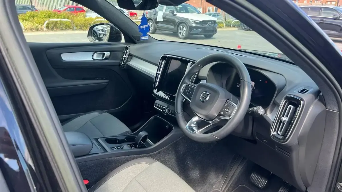 Used Volvo XC40 Core 160 HP (117 kW) 2022 Black SUV