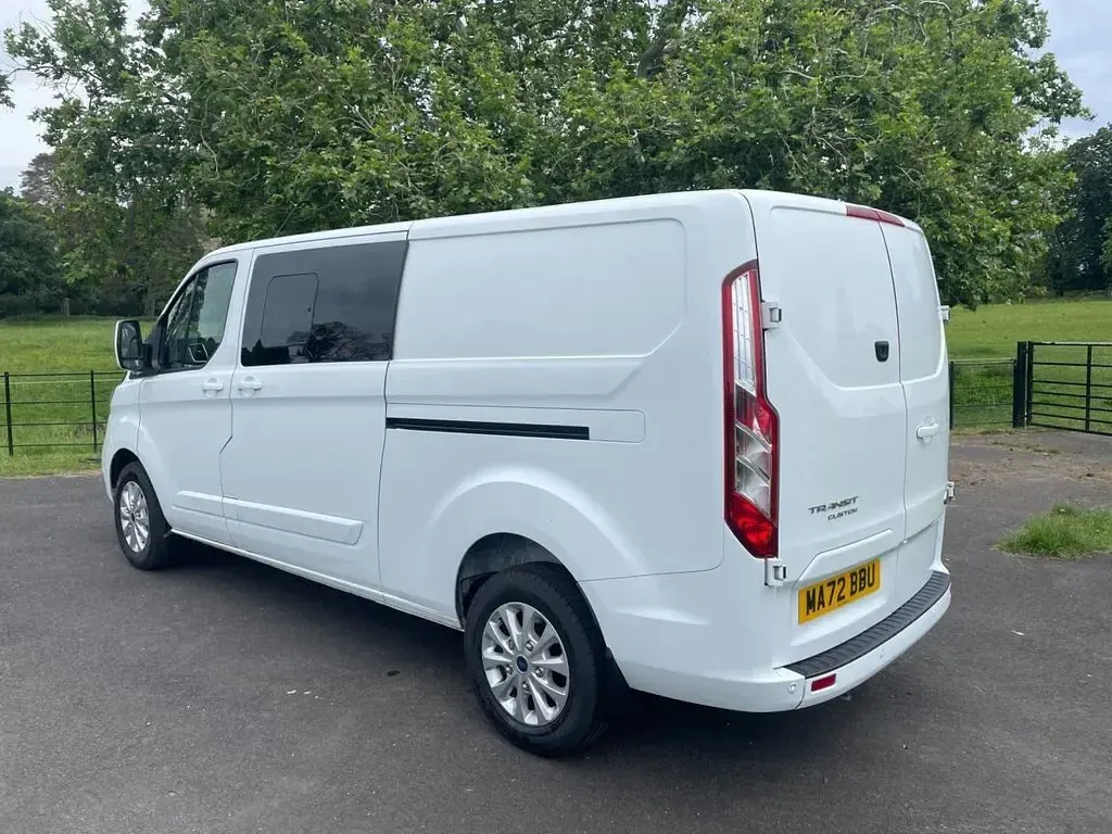 Used Ford Transit Custom Limited 130 HP (95 kW) 2022 White Van