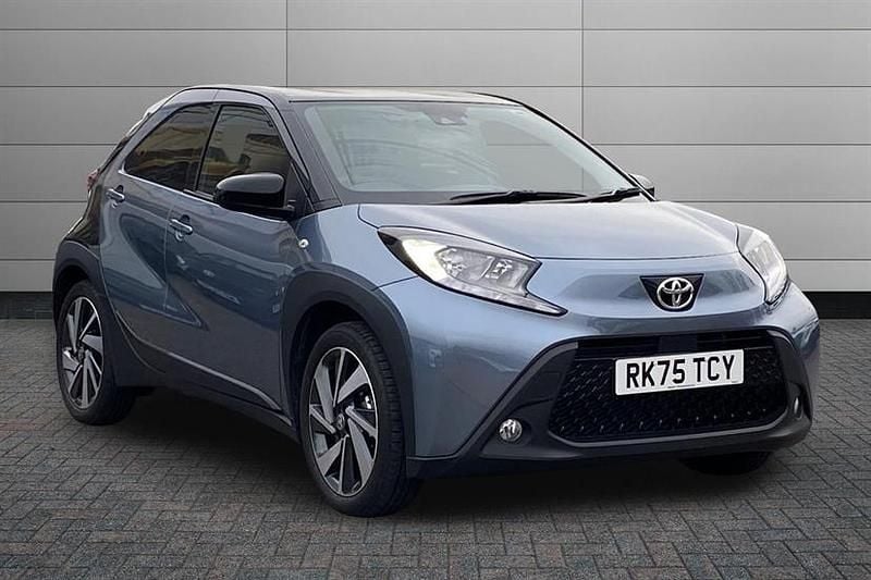 Used Toyota Aygo X 72 HP (52 kW) 2025 Persian salt with black SUV