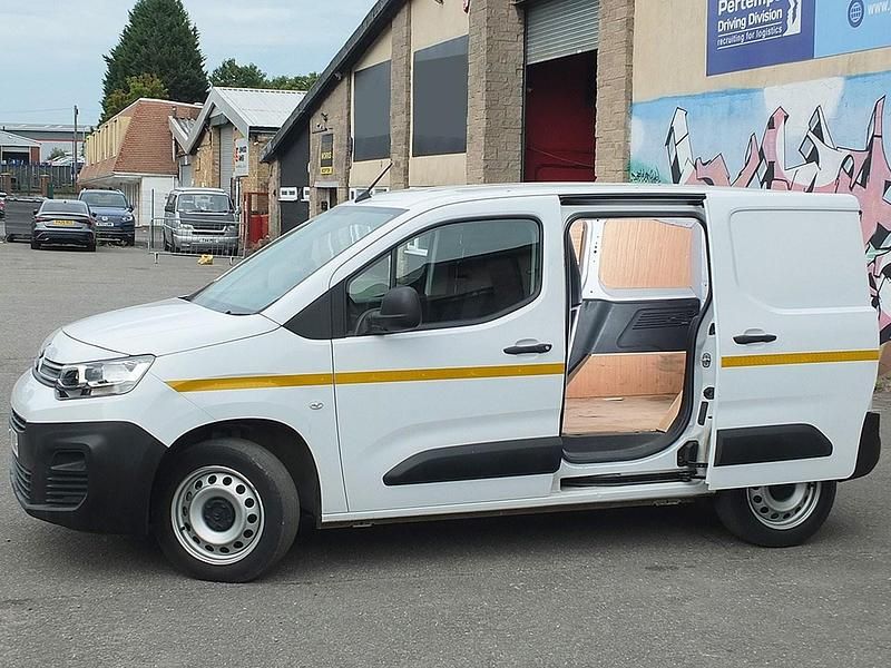Used Citroën Berlingo 100 HP (73 kW) 2023 White MPV