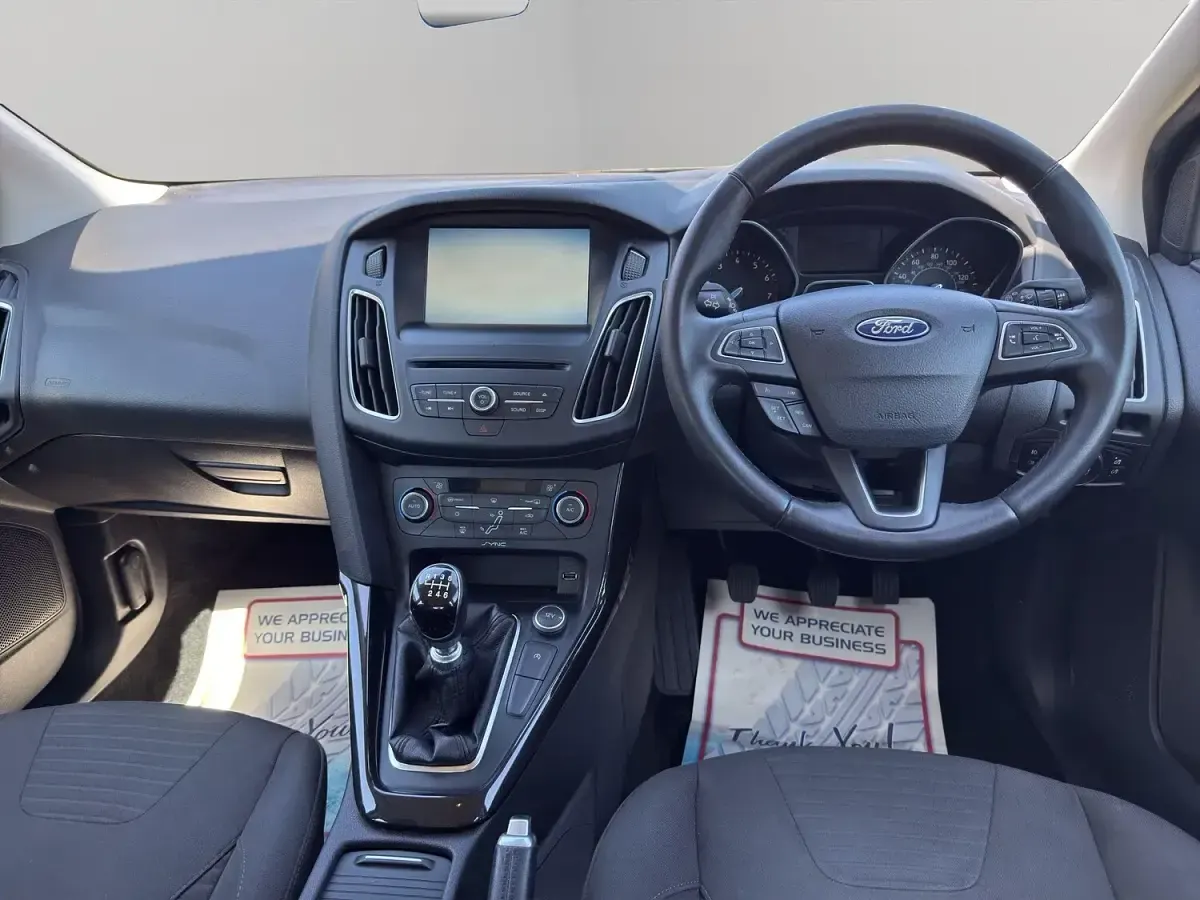 Used Ford Focus Titanium 125 HP (91 kW) 2015 Blue/black Hatchback