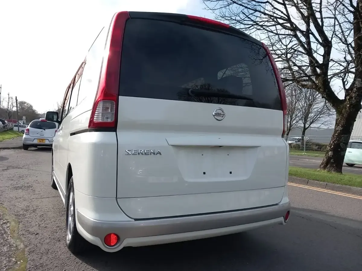 Used Nissan Serena 2006 White MPV