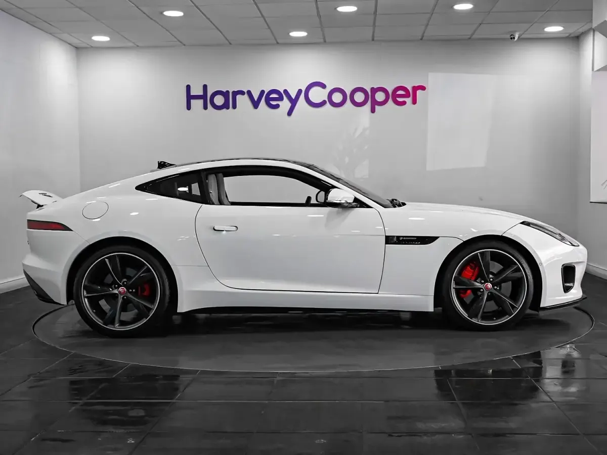 Used Jaguar F-Type R-Dynamic 380 HP (279 kW) 2018 White Coupe