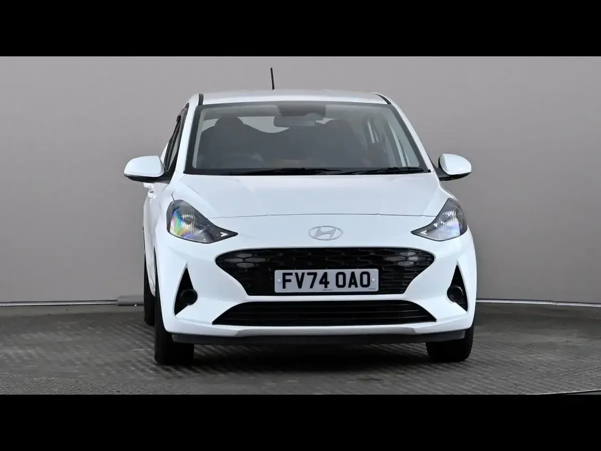Used Hyundai i10 Advanced 2024 White Hatchback
