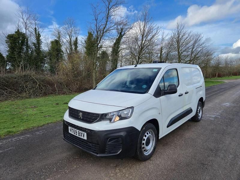 Used Peugeot Partner S 131 HP (96 kW) 2020 White MPV