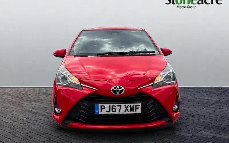 Used Toyota Yaris 111 HP (81 kW) 2018 Red Hatchback