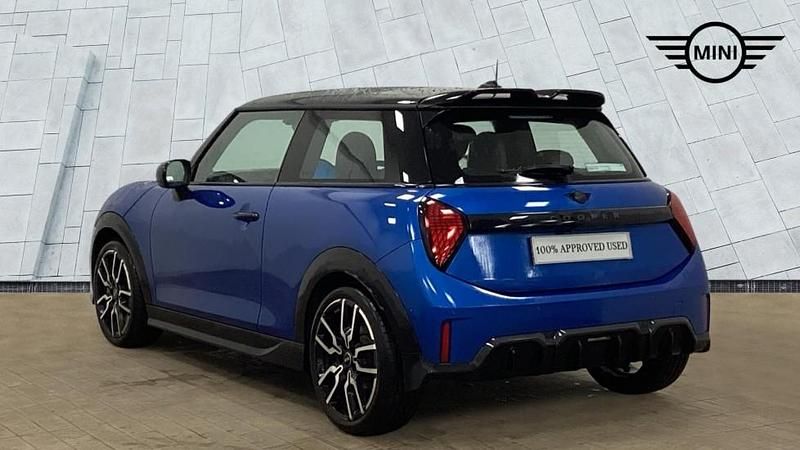 Usado Mini Cooper Hatch 113 kW (154 CV) 2025 Azul Utilitario