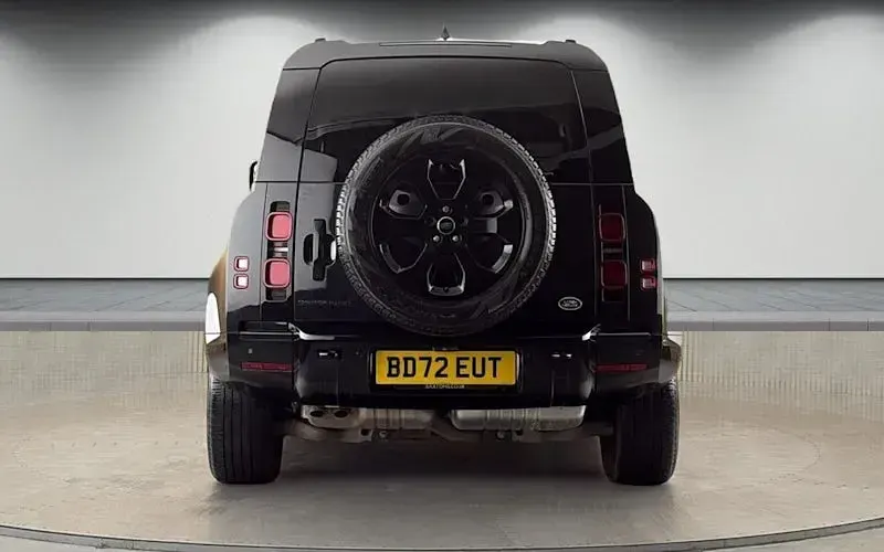 Used Land Rover Defender SE Dynamic 300 HP (220 kW) 2022 Black SUV