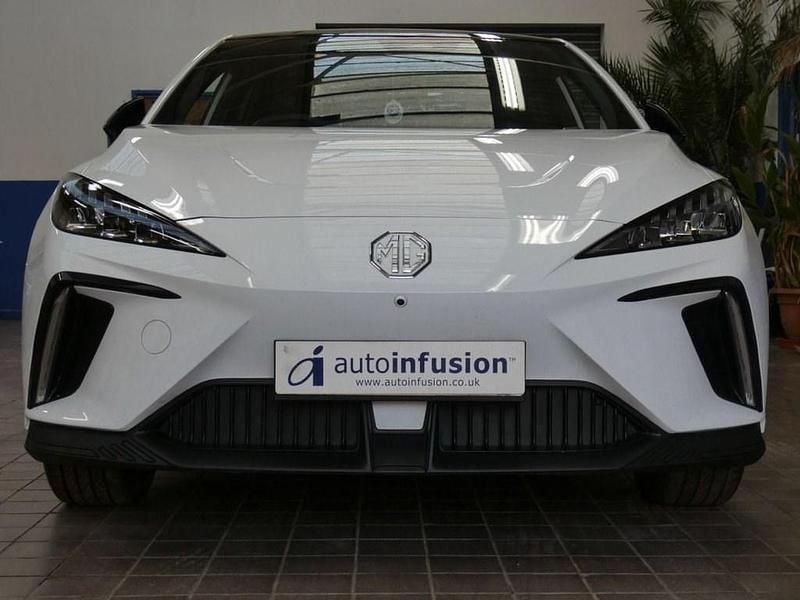 Used MG MG4 EV Trophy 63 kW (87 HP) 2023 White Hatchback