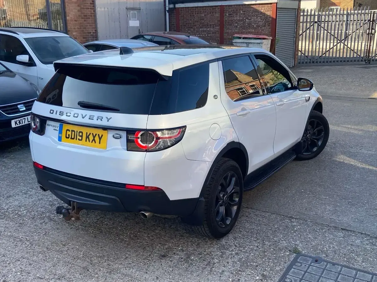 Used Land Rover Discovery Sport Landmark 180 HP (132 kW) 2019 White SUV