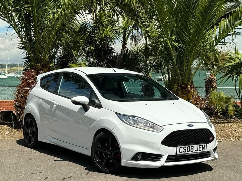 White Used 2015 Ford Fiesta ST Hatchback | £5,899 (Fair price) - Image 1/4