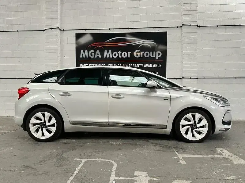 Used Citroën DS5 200 HP (147 kW) 2014 White Hatchback