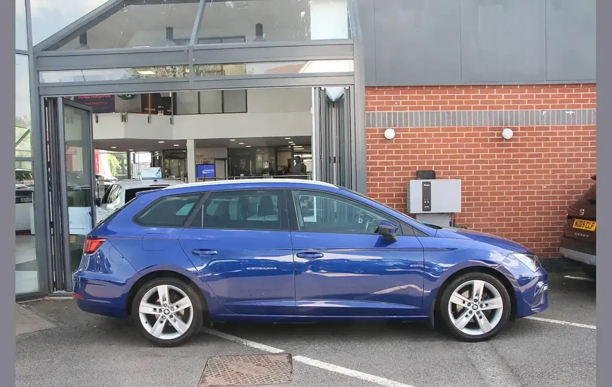 Used Seat Leon FR 147 HP (108 kW) 2019 Blue Estate