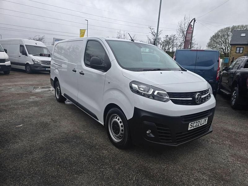 Used Vauxhall Vivaro S 100 HP (73 kW) 2022 White MPV