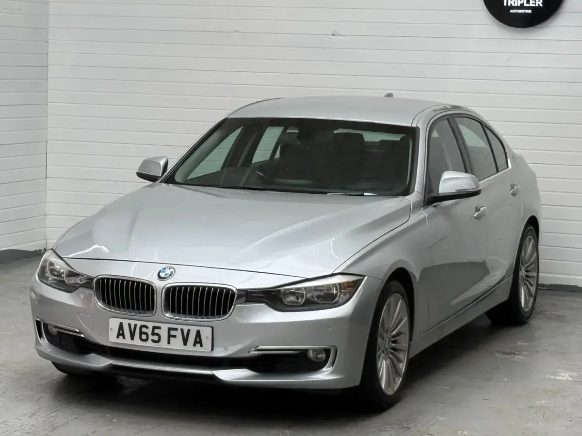 Begagnad BMW 318 Luxury Line 2015 Silver Sedan