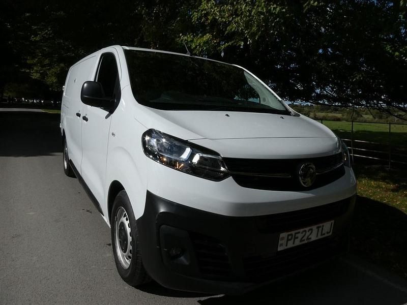 Used Vauxhall Vivaro S 100 HP (73 kW) 2022 White MPV