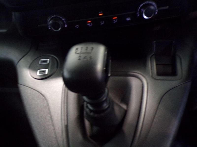 Used Vauxhall Combo S 101 HP (74 kW) 2024 White MPV