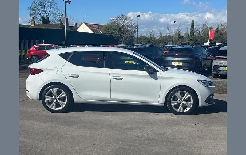 Used Seat Leon FR 147 HP (108 kW) 2024 White Hatchback