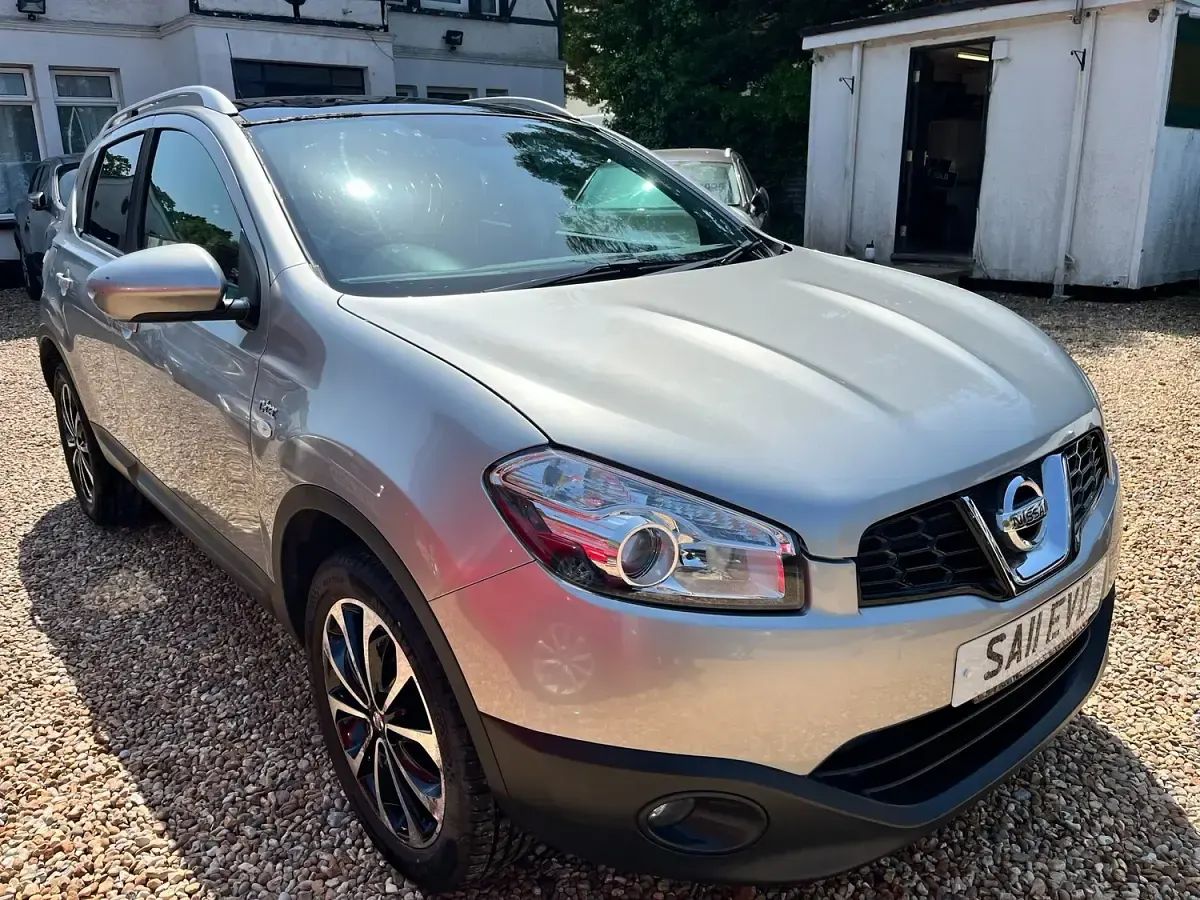 Used Nissan Qashqai N-TEC 117 HP (86 kW) 2011 Silver SUV