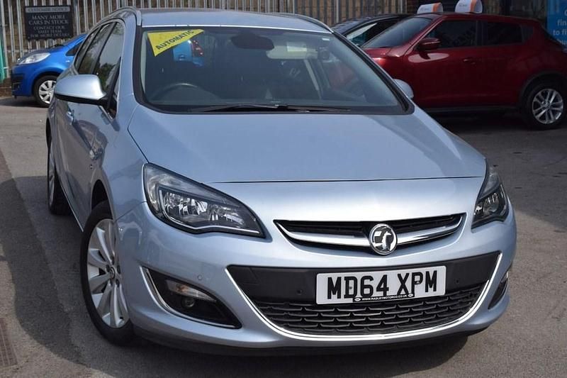 Used Vauxhall Astra Elite 115 HP (84 kW) 2015 Silver Estate