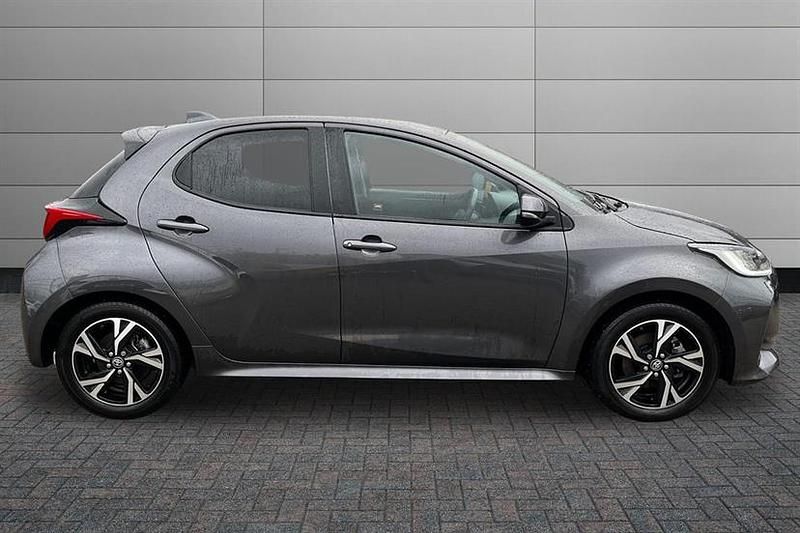 Used Toyota Yaris Hybrid Design 116 HP (85 kW) 2024 Decuma grey Hatchback