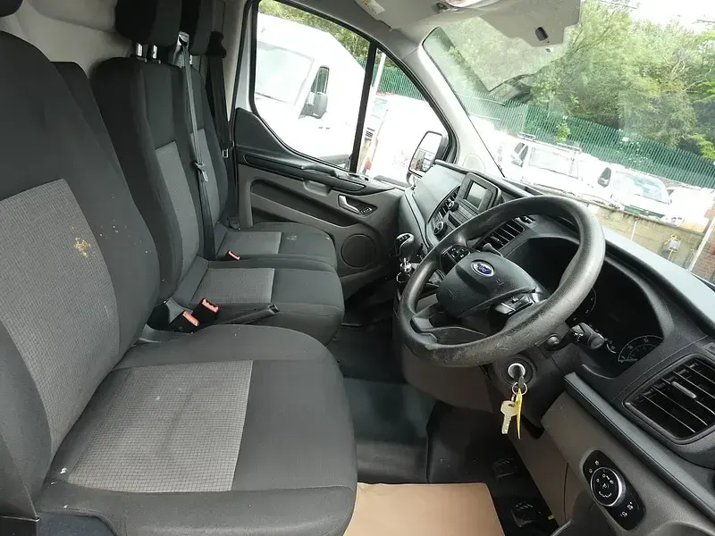 Used Ford Transit Custom 105 HP (77 kW) 2021 White Van