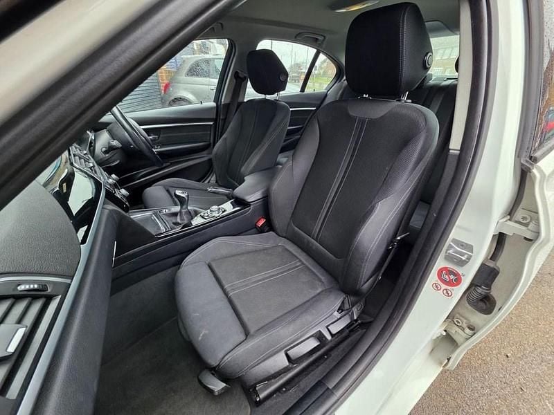 Used BMW 318 Sport Line 136 HP (100 kW) 2017 White Sedan