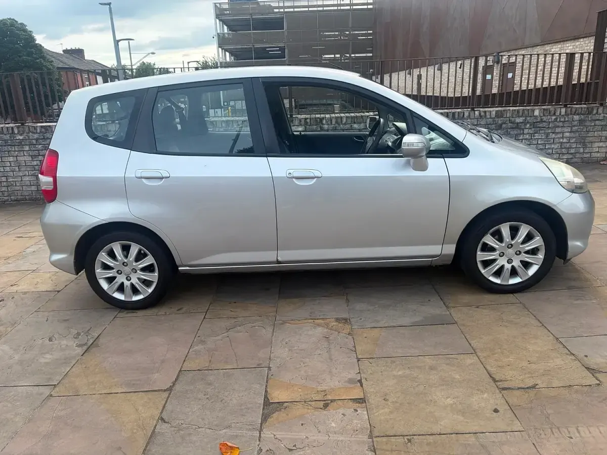 Used Honda Jazz SE 83 HP (61 kW) 2006 Silver Hatchback
