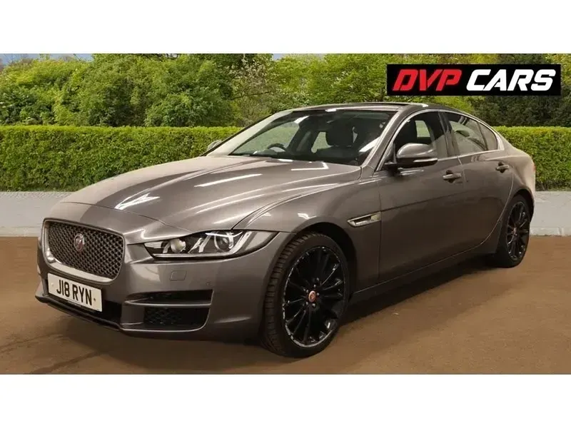 Begagnad Jaguar XE Portfolio 240 HK (176 kW) 2017 Grå Sedan