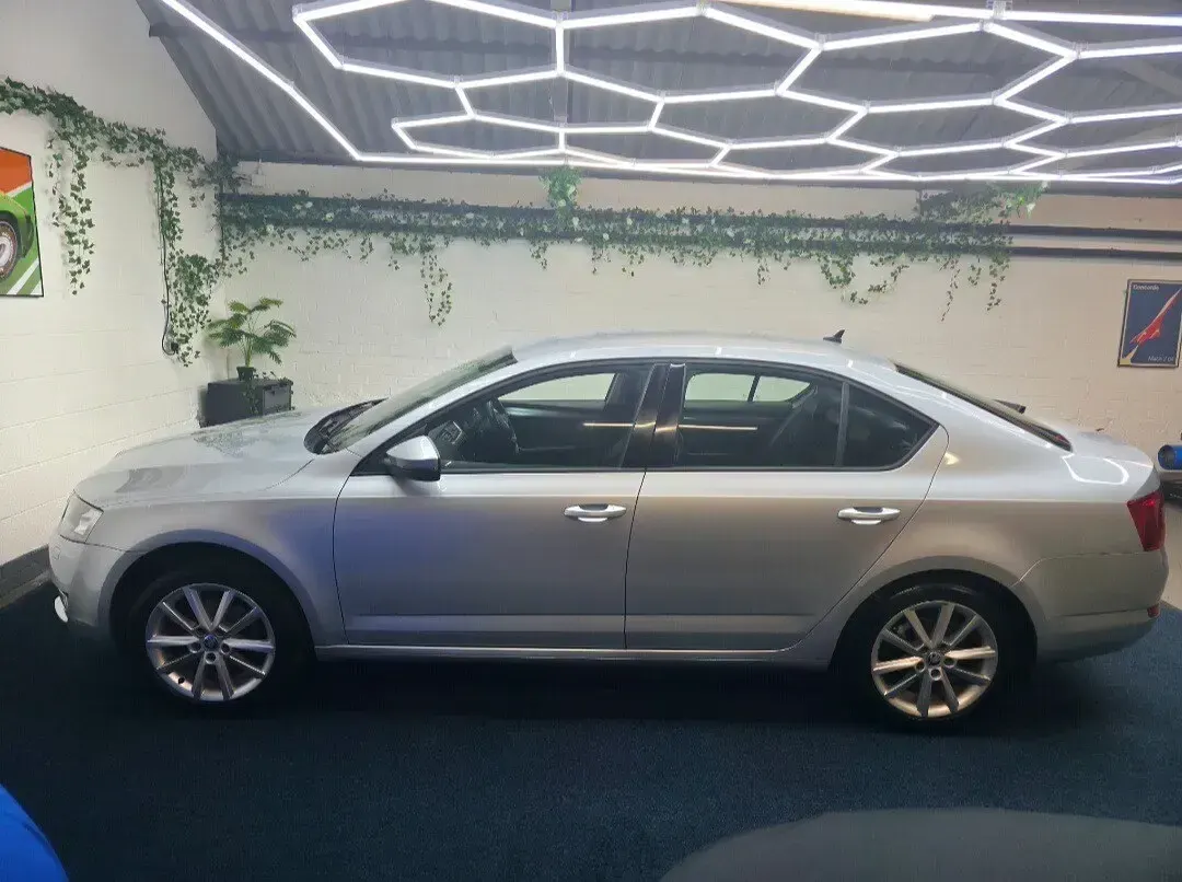Used Skoda Octavia Elegance 105 HP (77 kW) 2013 Silver Hatchback