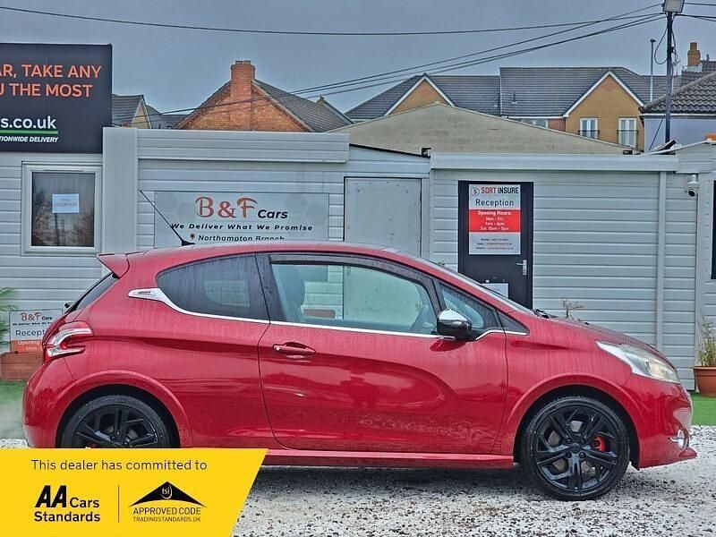 Used Peugeot 208 GTi 200 HP (147 kW) 2015 Red Hatchback