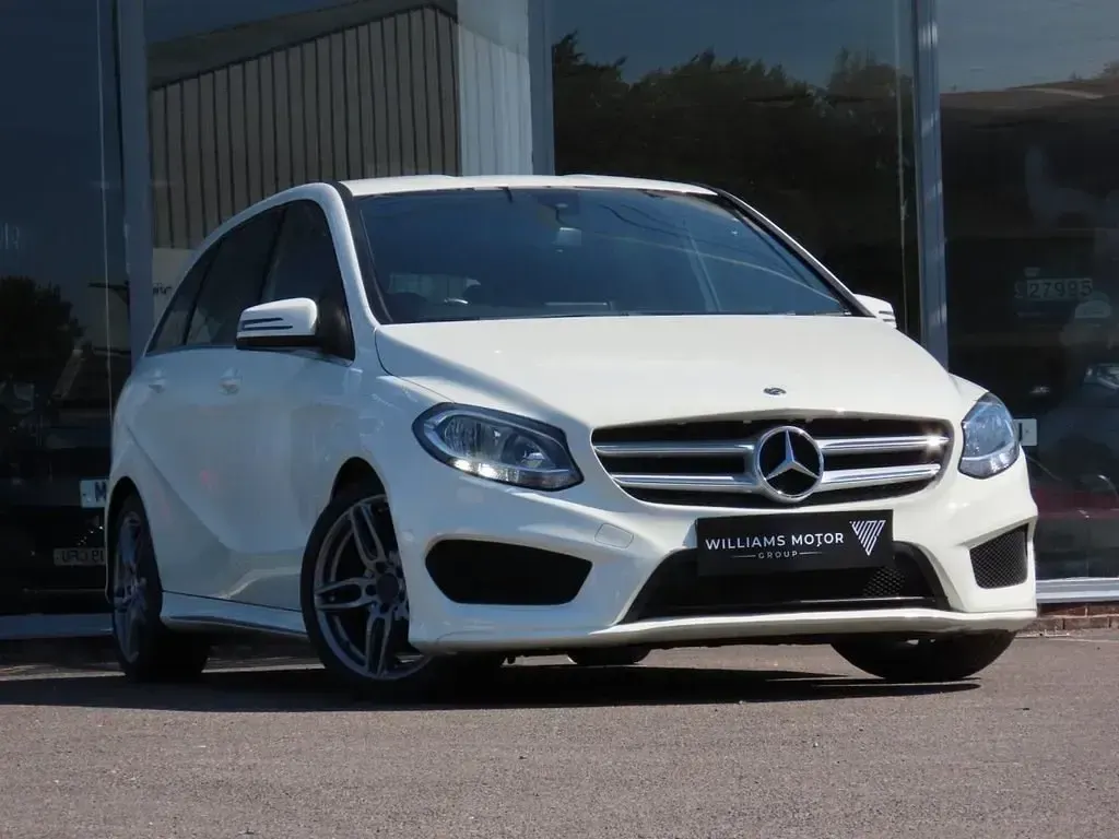Usado Mercedes B180 AMG line 109 HP (80 kW) 2017 Branco Monovolume