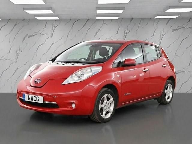 Begagnad Nissan Leaf Acenta 80 kW (109 HK) 2017 Röd Halvkombi