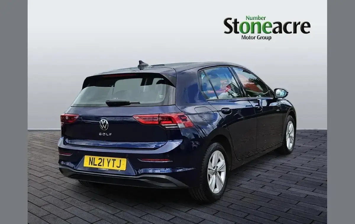 Used VW Golf VIII Life 128 HP (94 kW) 2021 Blue Hatchback