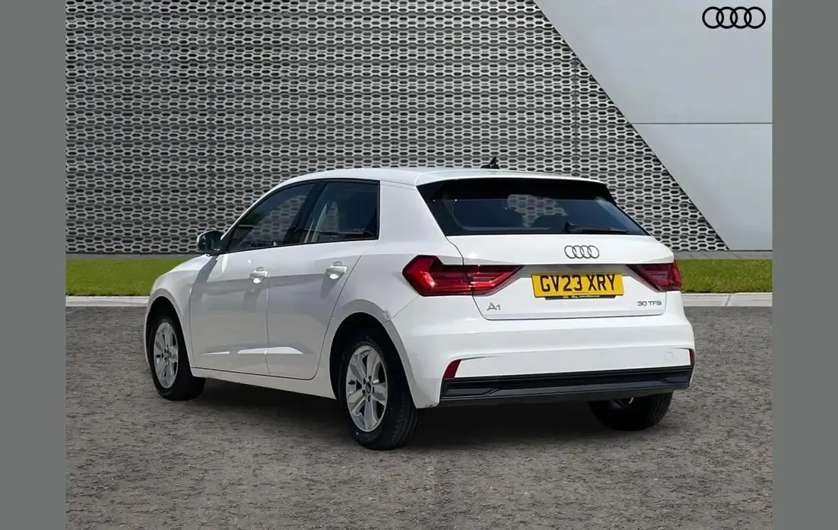 Used Audi A1 Design 108 HP (79 kW) 2023 White SUV