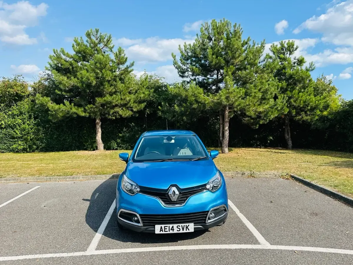 Used Renault Captur Dynamique 90 HP (66 kW) 2014 Blue SUV