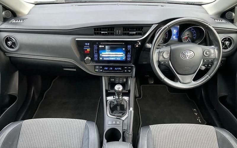 Used Toyota Auris 111 HP (81 kW) 2017 Blue Hatchback