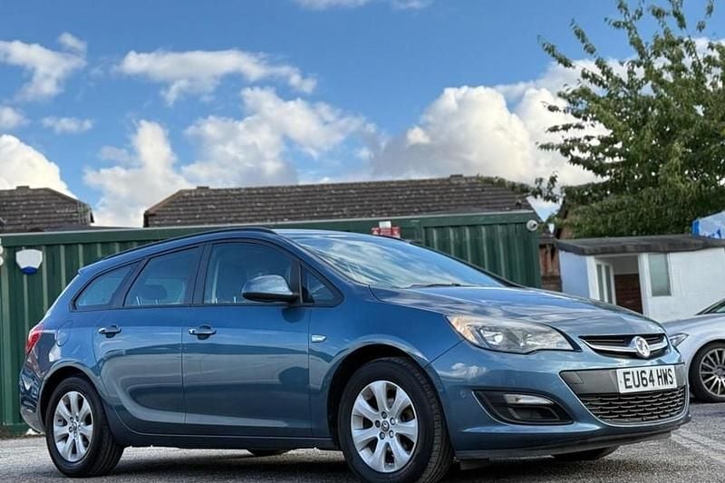 Blue Used 2019 Vauxhall Astra Design Edition Estate | £2,950 (Fair price) - Image 1/1
