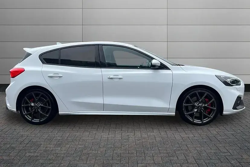 Used Ford Focus ST 280 HP (205 kW) 2019 White Hatchback