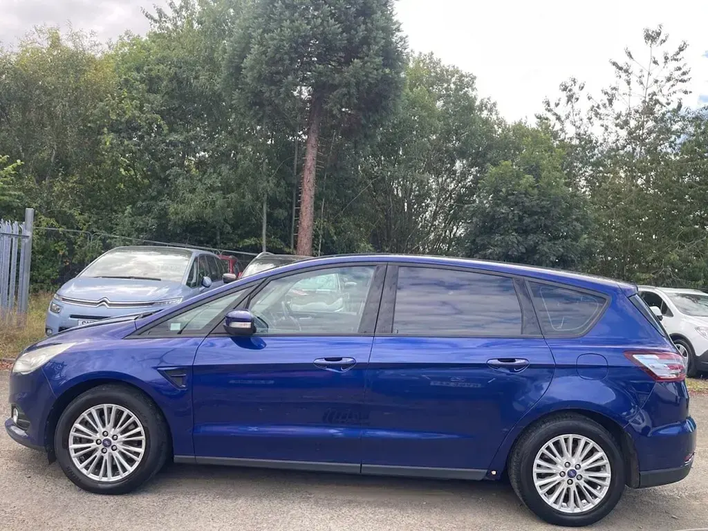 Usado Ford S-MAX Zetec 150 CV (110 kW) 2016 Azul Monovolumen