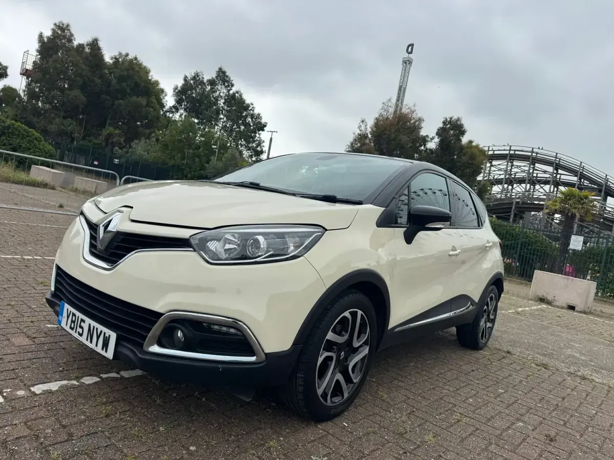 Used Renault Captur Dynamique 90 HP (66 kW) 2015 Cream SUV