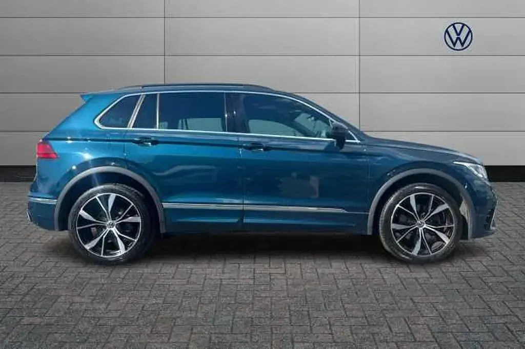 Usado VW Tiguan R-line 245 CV (180 kW) 2022 Azul SUV
