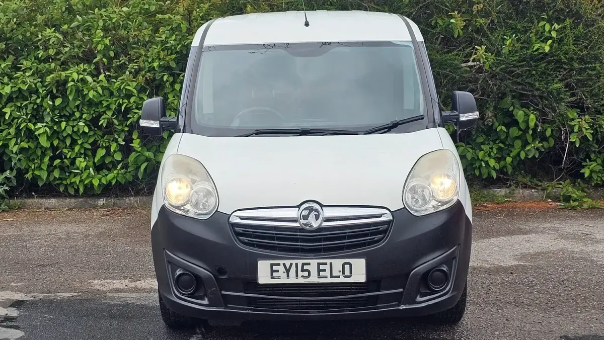 Used Vauxhall Combo 2015 White MPV