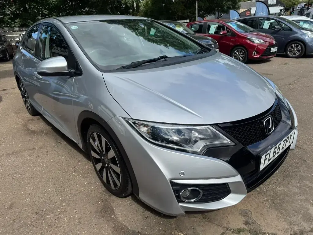 Used Honda Civic SE Plus 100 HP (73 kW) 2015 Silver Hatchback