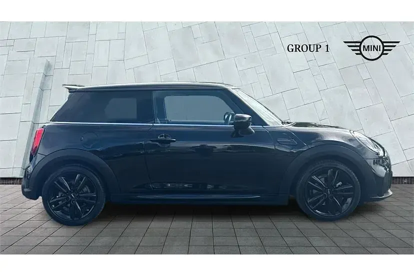 Begagnad Mini Cooper Sport 136 HK (100 kW) 2023 Svart Halvkombi