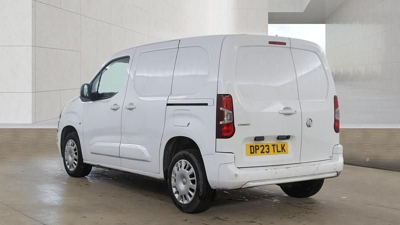 Used Vauxhall Combo 100 HP (73 kW) 2023 White MPV