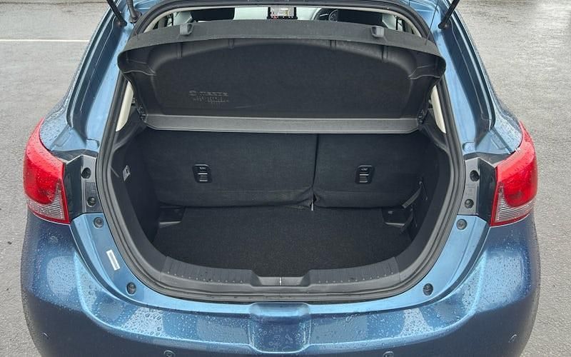 Used Mazda 2 Inclusive 90 HP (66 kW) 2019 Blue Hatchback