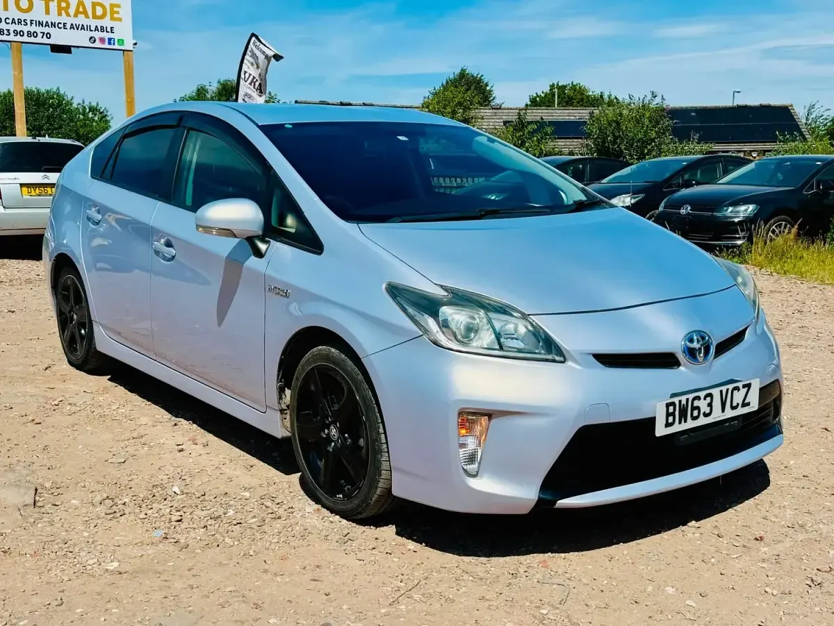 Used Toyota Prius T3 136 HP (100 kW) 2013 Purple Hatchback